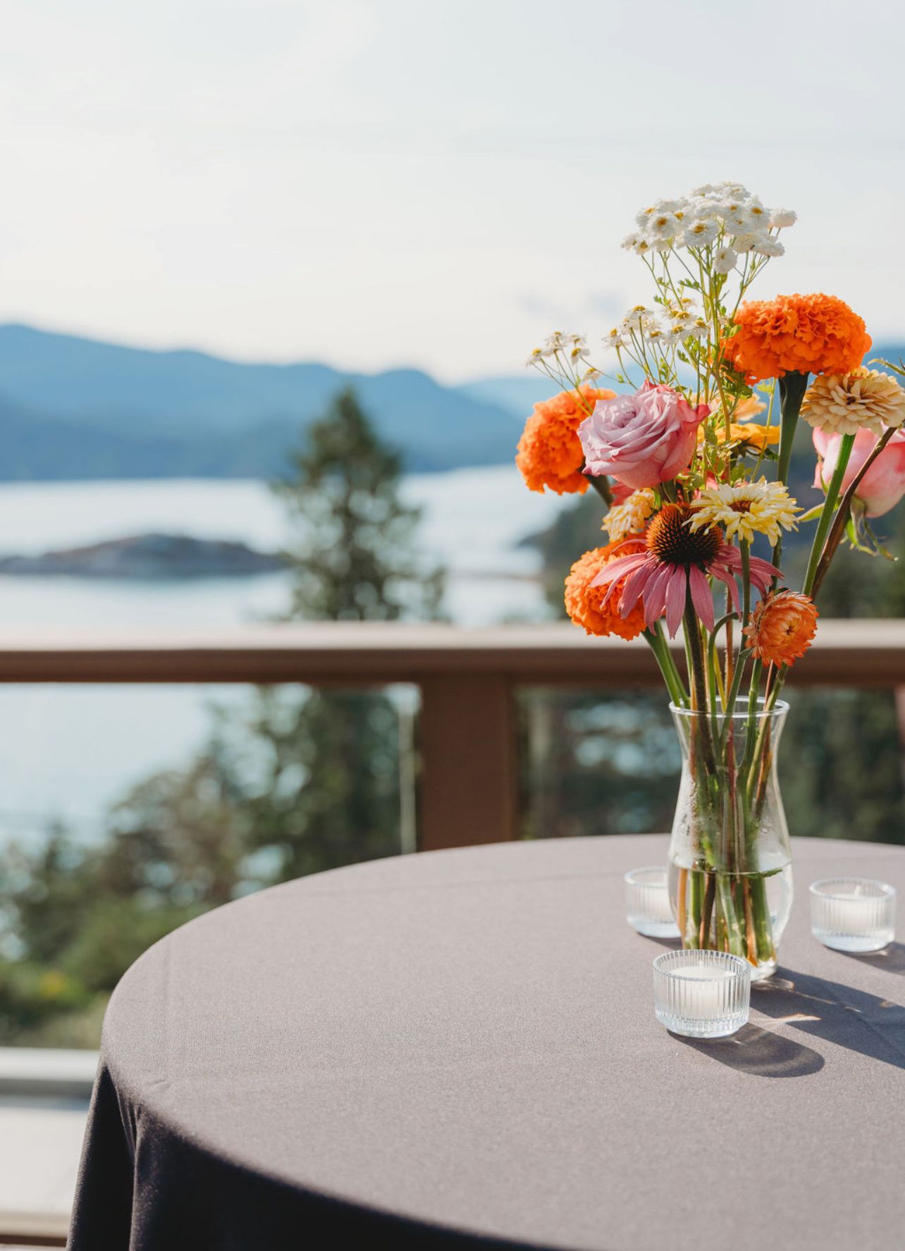 Beautifully styled event table with floral centrepiece – North Vancouver event planner Nikki Loves Events